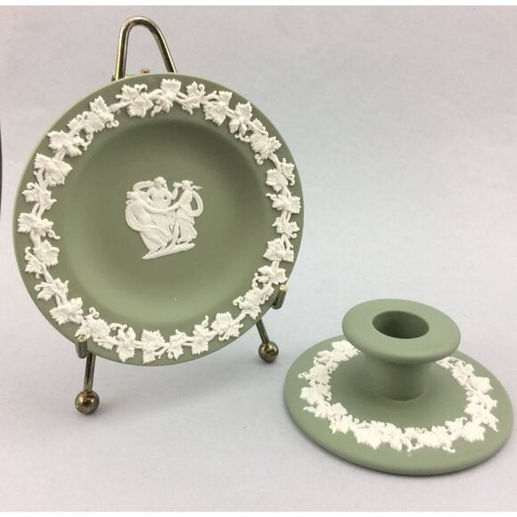 2 Pieces of Wedgwood Jaspeware Green Pieces Candlestick Holder Trinket Dish - Picture 1 of 10